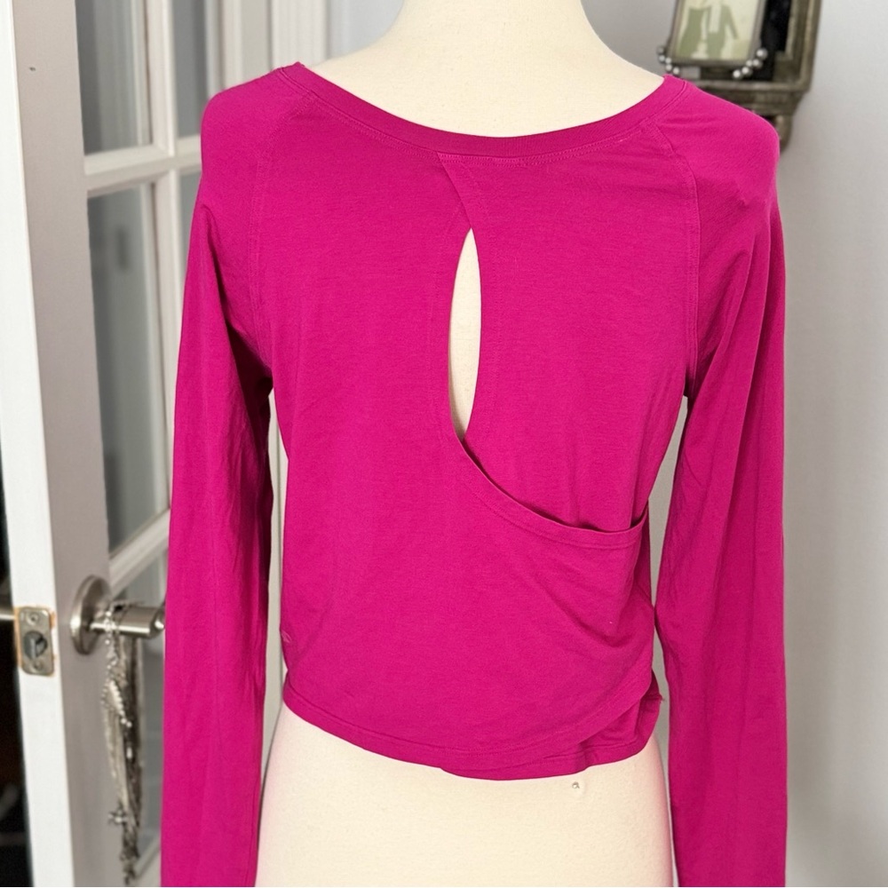 Lululemon LA Keyhole Reversible Long Sleeve Top in Ripened Raspberry - Picture 4 of 11